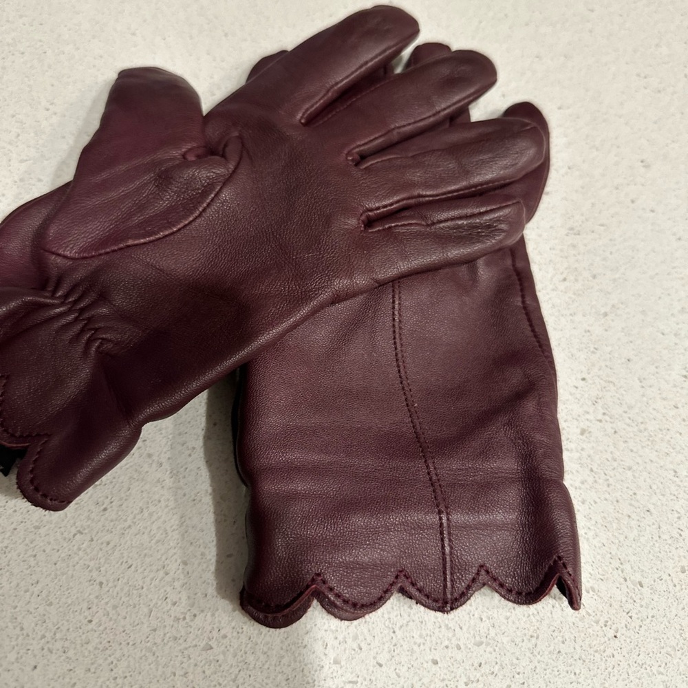 Leather deep purple/ wine coloured gloves medium